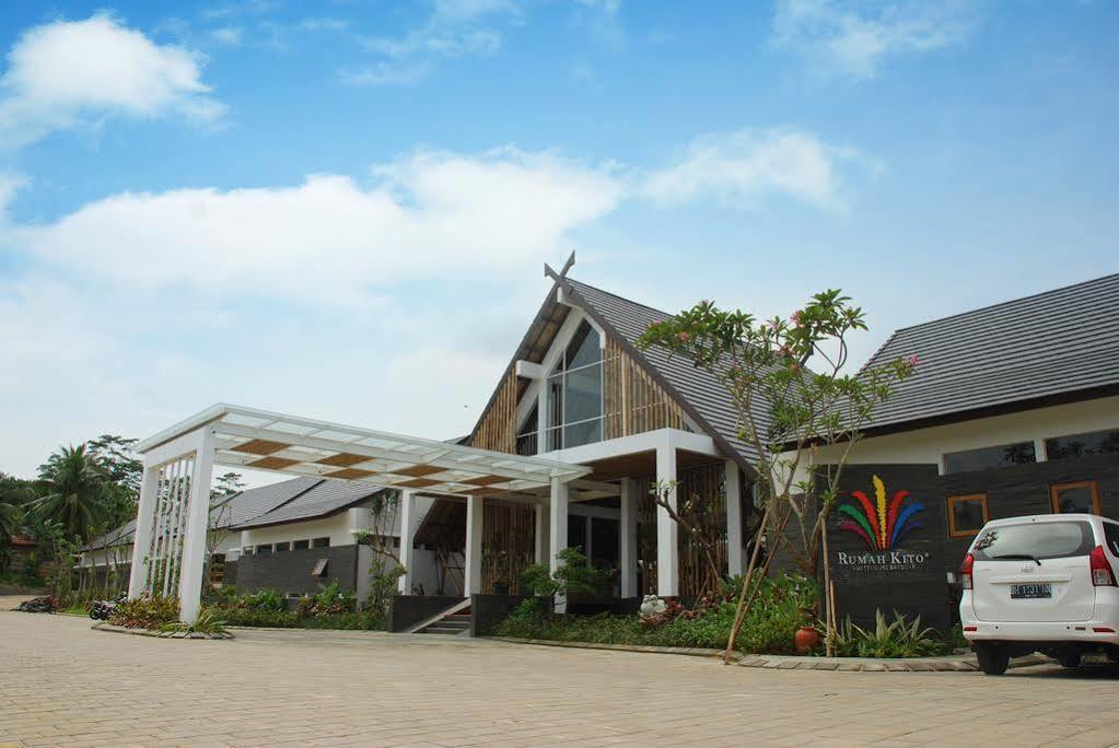 Rumah Kito Resort Hotel Jambi By Waringin Hospitality Exterior photo